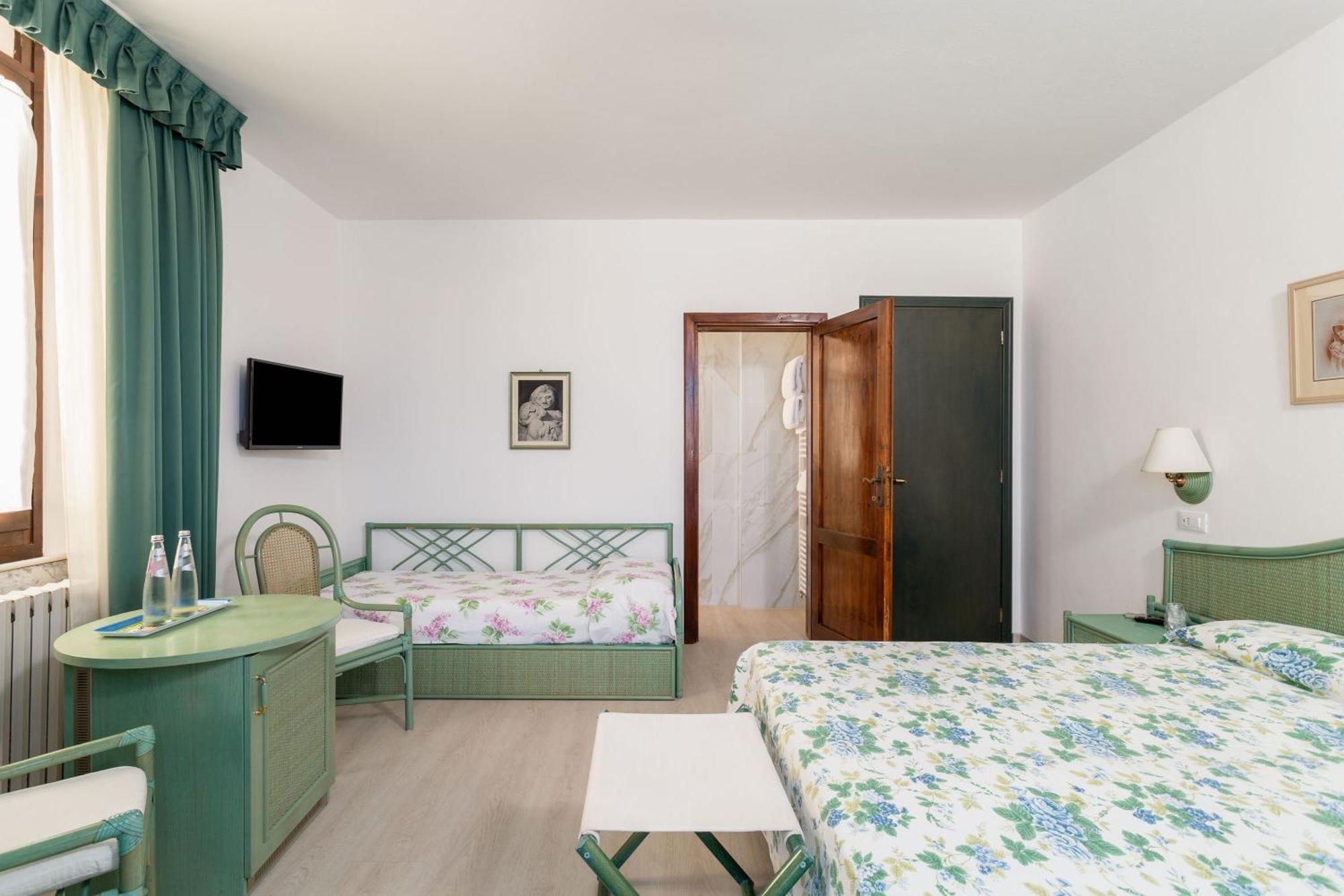 פורטה דיי מארמי Hotel Sonia מראה חיצוני תמונה